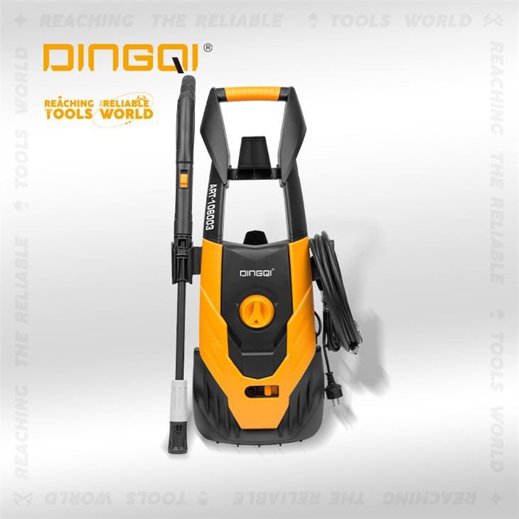 1800W High Pressure Washer Cleaning Car